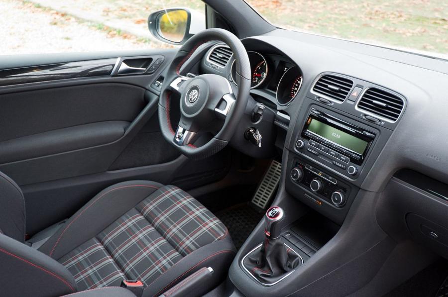  Volkswagen Golf GTi 2012 года  (фото 18 из 48)
